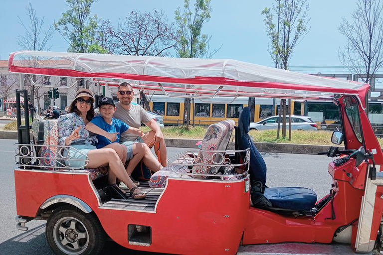 Lisbon: Private Tuk-Tuk Tour with Local Guide & Viewpoints Lisbon Highlights: Old Town & Belém Private + Pickup .