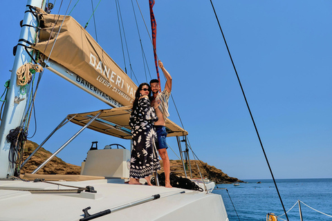 Souda: Premium Catamaran Cruise to Marathi Bay with Lunch w/Transfer from Agia Marina - Kolimvari