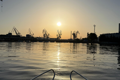 Gdansk: 1-Hour Private Electric Boat Cruise with Skipper