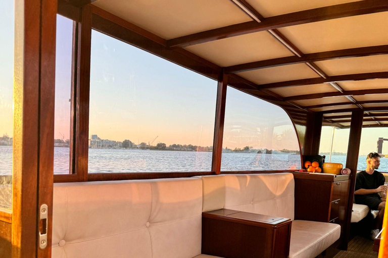 里加：私人游船之旅，含小吃和饮品里加：私人游船之旅，含小吃和饮料