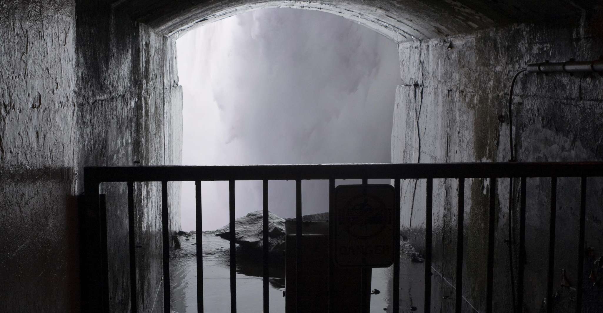 Niagara Falls, Official Journey Behind the Falls Ticket - Hizvo
