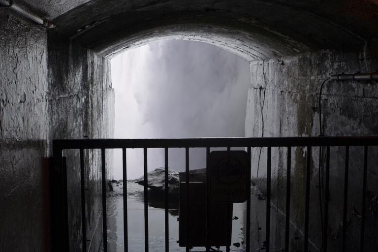 Chutes du Niagara, Canada : billet d&#039;entrée pour le voyage derrière les chutesBon de confirmation pour &quot;Journey Behind The Falls&quot;