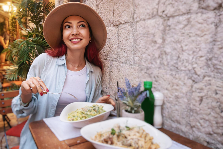 Private Food Tasting & Toronto Old Town Guided Walking Tour 2.5-hour: Food Tasting Tour at 2 Venues