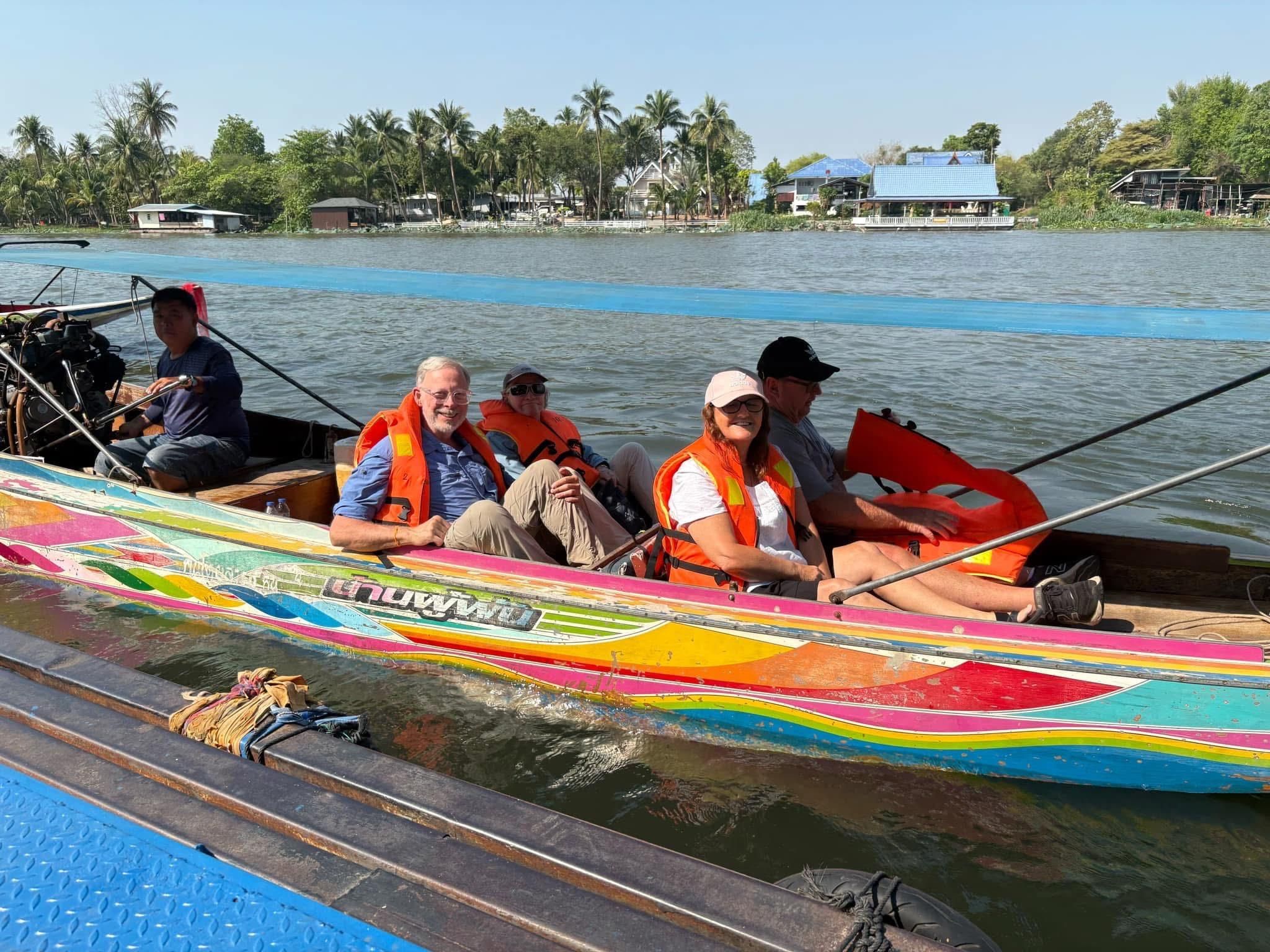 Kanchanaburi: Fluss Kwai, Todesbahn & Khao Poon-Bootsfahrt