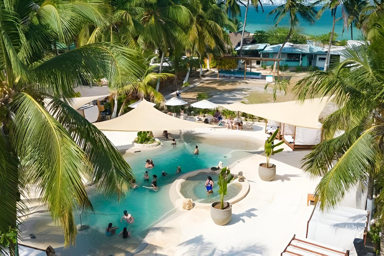 Cartagena: Palmarito Beachclub with Pool, Kayak and paddle! Cartagena: Palmarito Beachclub in Tierra Bomba with Buffet