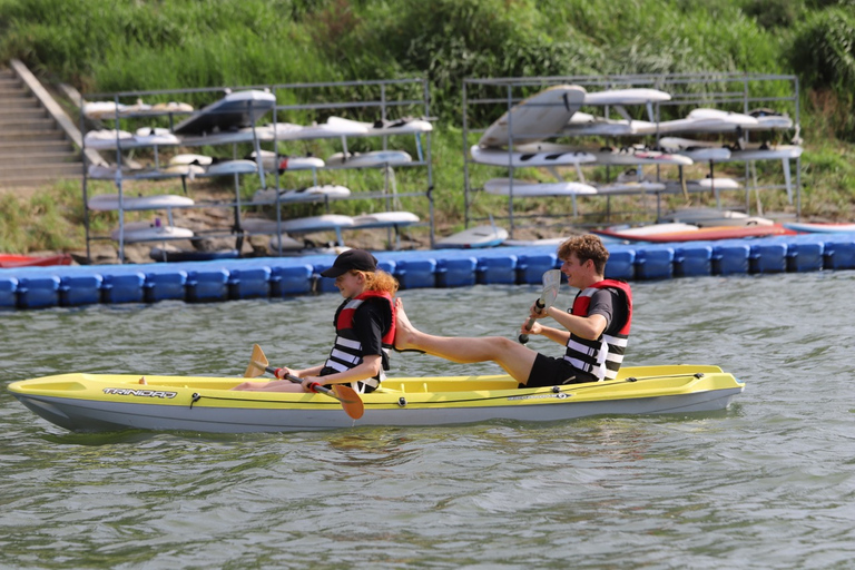 Spływy kajakowe i wiosłowanie na stojąco w lokalizacji Han RiverLekcja Stand Up Paddle Board (SUP).