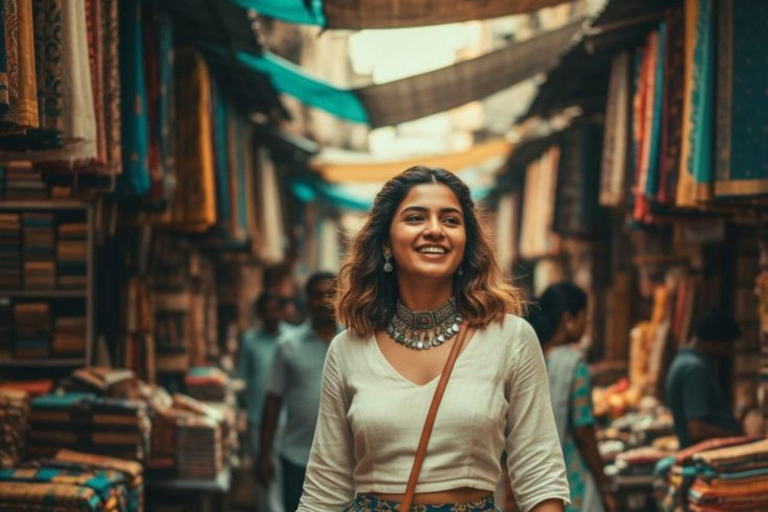 Delhi: Old & New Delhi Shopping Tour with Souvenir Basket