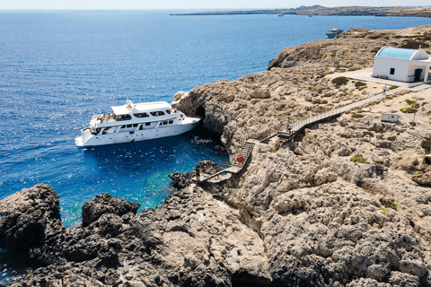 Pernera : Croisière SUNSET sur un yacht de luxe avec dîner et boissonsCroisière au coucher du soleil avec point de rendez-vous à l&#039;embarcadère de Protaras