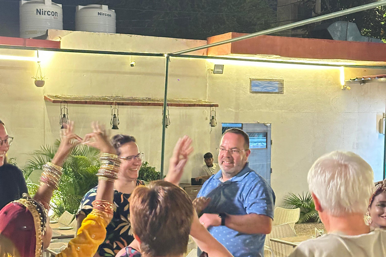 Delhi : excursion de 5 jours dans le Triangle d&#039;Or avec un guide germanophoneExcursion de 5 jours avec hébergement dans des hôtels 4 étoiles