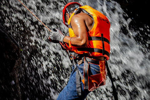 Malacatiupán Extreme: Rappelling in Hot Springs