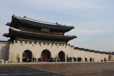 Seoul: Gyeongbok-palatset, byn Bukchon och Gwangjang-tur