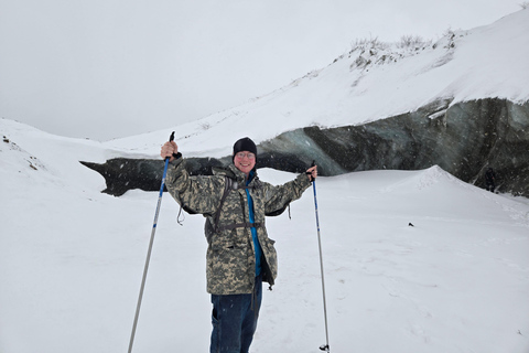Fairbanks: Castner Glacier Ice Cave Snowshoe Adventure