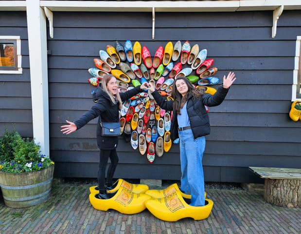 Amsterdam: Zaanse Schans, Volendam & Edam Live Guided Tour