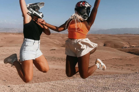 Pacote para o deserto de Agafay: passeio de buggy e de camelo e jantar com espetáculoPacote Deserto de Agafay: passeio de quadriciclo, passeio de camelo e jantar com show