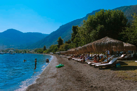 Athènes : excursion d&#039;une journée en bateau avec baignade et piscine thermaleAthènes : excursion d&#039;une journée en bateau vers les îles avec baignade
