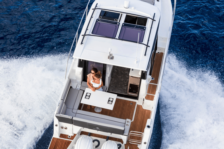 Bali: Private Sunset Yacht for Party & Birthday Sunset Private Yacht to Sanur (5PM - 7PM) – Max 9 Guests