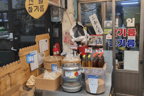 Gyeongbok-gung and Seochon walking tour with coin lunchbox Gyeongbok-gung & Seochon Walking Tour (Hanbok Experience)