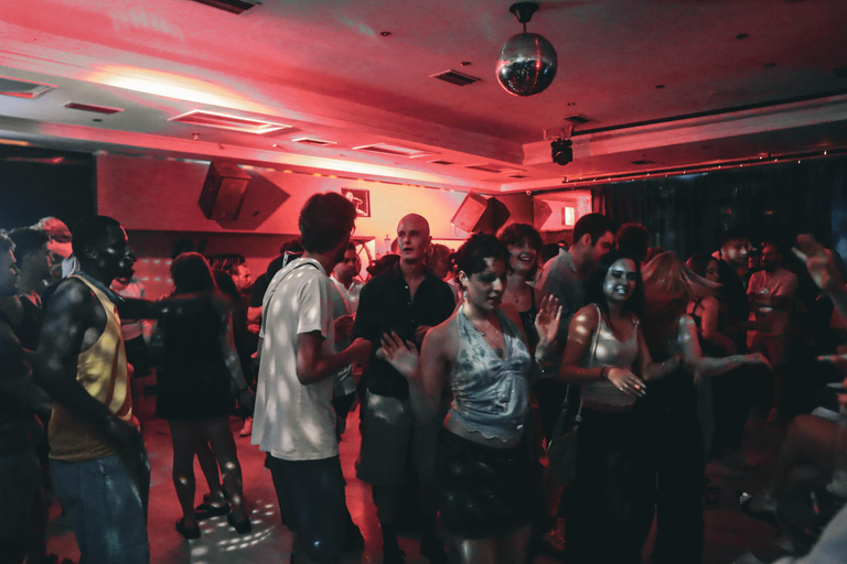 Tirana: Pub Crawl with 1 hour of Unlimited Drinks