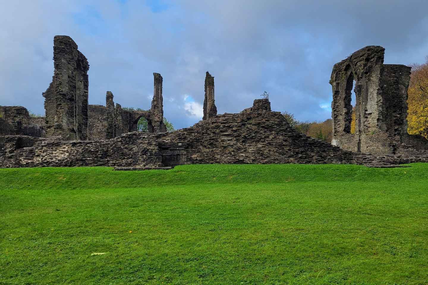 从加的夫启程：诗人带你游览斯旺西湾