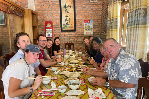 Hoi An/Da Nang: trasferimento a Hue, visita turistica e pranzo in una pagodaTrasferimento da Hoi An/Da Nang a Hue e visita alla Cittadella Imperiale