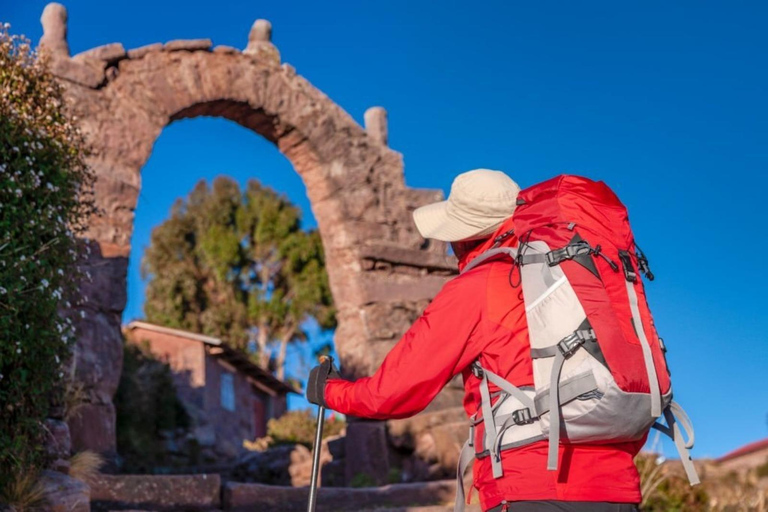 Ab Puno: Ganztagestour zu den Uros und Taquile-Inseln