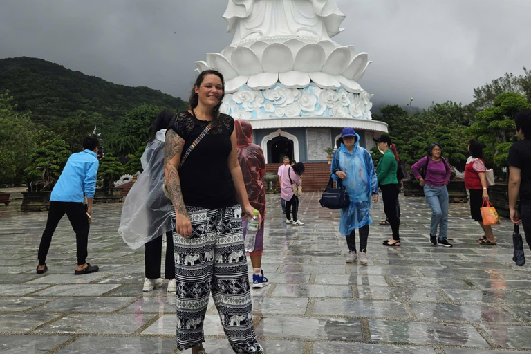 Da Nang : montagne de marbre, pont du Dragon, plage en moto