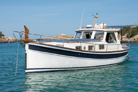 Menorca: Private Menorcan Llaut with Skipper – Full Day