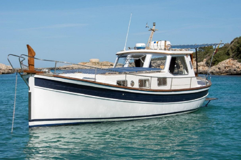 Menorca: Private Menorcan Llaut with Skipper – Full Day