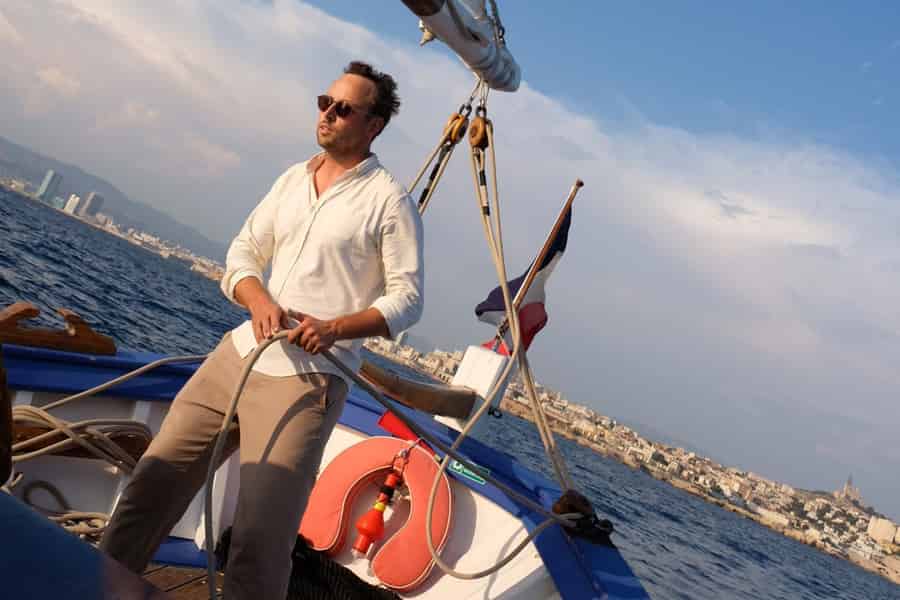 Marseille: Sonnenuntergang auf einem Segelboot, Buffet und Weine aus der Provence. Foto: GetYourGuide