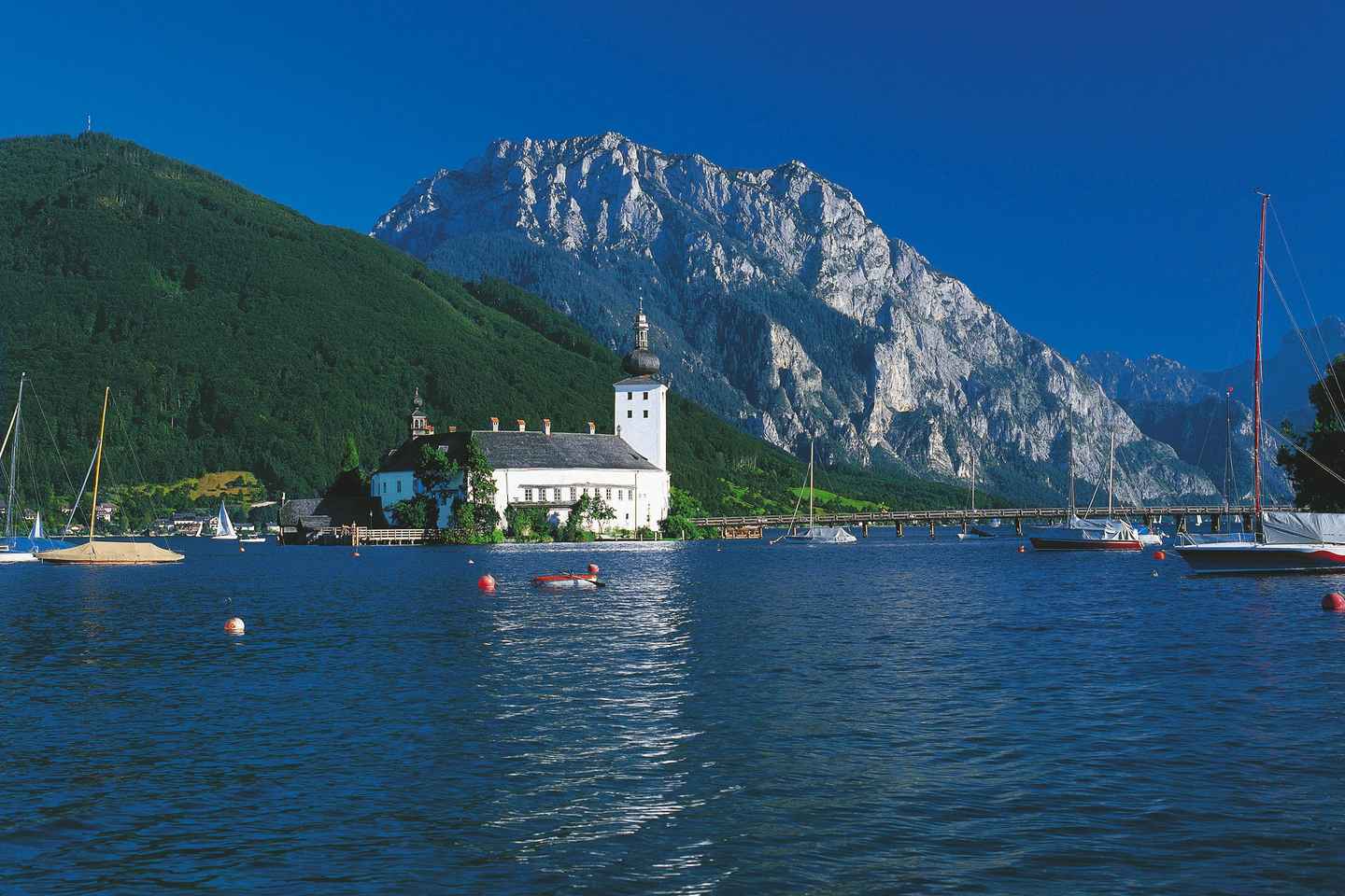 Vienna: Melk, Hallstatt, Salzburg and Mountains Lakes Tour