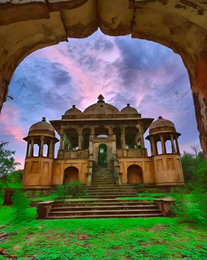 Ranthambore Fort and Ganesh Temple tour in a Jeep