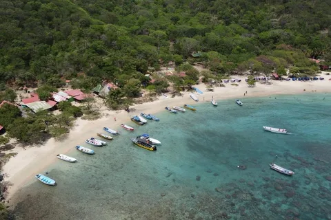 SANTAMARTA: TOUR Playa Cristal, Tayrona, transporte de barco incluído