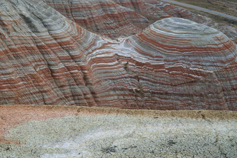 Bunte Berge mit Picknick