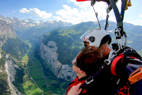 Interlaken: Parachutespringen boven de Zwitserse Alpen