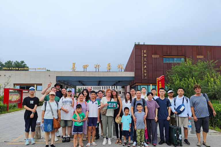 Popołudniowy transfer autobusem do Wielkiego Muru w Mutianyu + bilet wstępuTransfer samochodem do Mutianyu z biletem wstępu + odbiór z hotelu