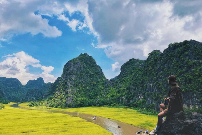 From Hanoi: Visit Hoa Lu & Trang An or Tam Coc & Mua Caves Group Tour