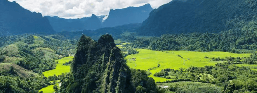 L'aventure vous attend à Vang Vieng : escaladez, explorez, capturez.