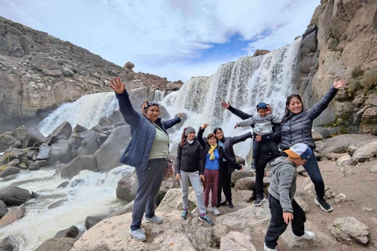 Arequipa: Pillones Watervallen en Stenen Woud |Vollle dag|Arequipa: Pillones-watervallen en steenbos | Volledige dag |