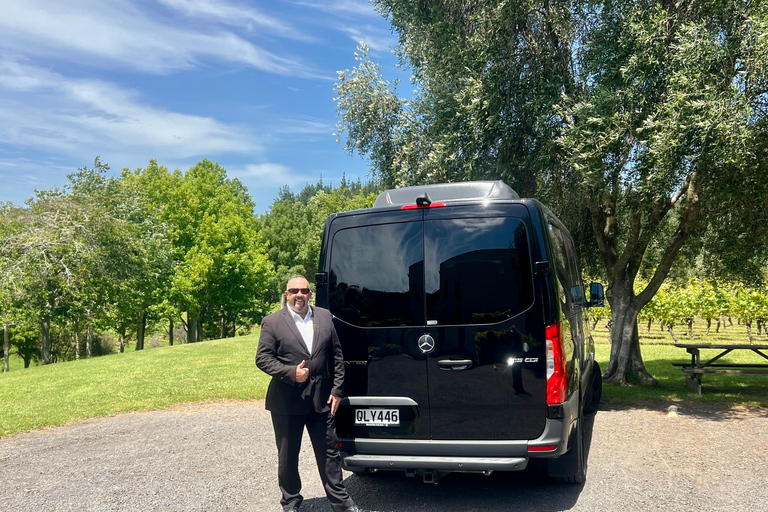 Auckland: Wine Country Tour with Lunch & Tastings