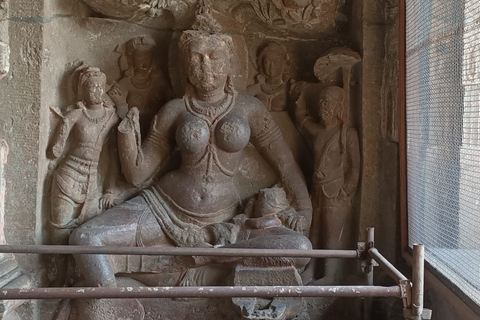 De Aurangabad: Tour particular por Hampi, Badami, Ajanta e ElloraTour com carro e motorista com ar condicionado.