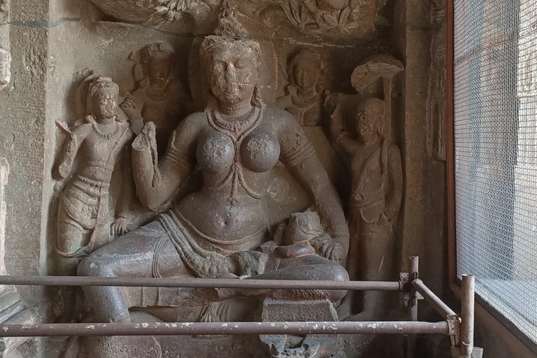 De Aurangabad: Tour particular por Hampi, Badami, Ajanta e ElloraTour com carro e motorista com ar condicionado.