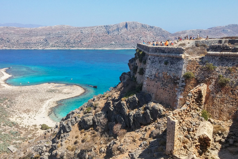 Depuis le port de Kissamos : croisière en bateau vers la lagune de Balos et GramvousaDepuis le port de Kissamos : croisière en bateau vers Balos et Gramvousa et déjeuner