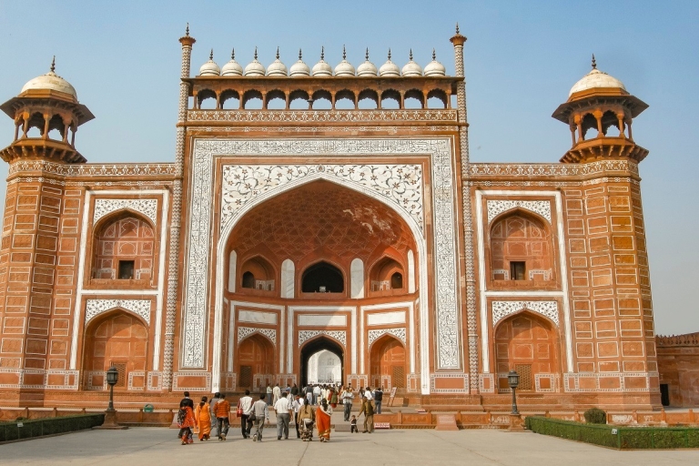 Vanuit Delhi: beroemde plaatsen Taj Mahal en Fatehpur Sikri-tourTour met alleen comfortabele A / C-auto en lokale gids
