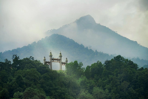 Hanoi: Yen Tu Mountain Day Trip with Lunch