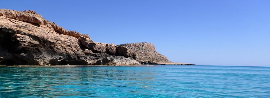 Excursion guidée de 3 heures en kayak dans les grottes marines du Cap Greco