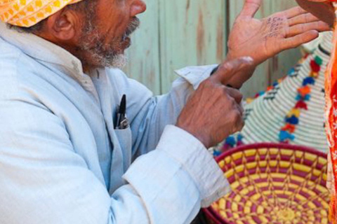 Marrakech: 2 Stunden Koutobia & Medrassa private Tour zu FußMarrakech: 2 Stunden religiöses Verständnis private Tour