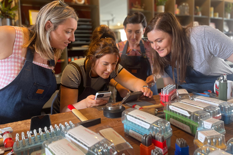 Bruges : Atelier de fabrication de bagues en argent