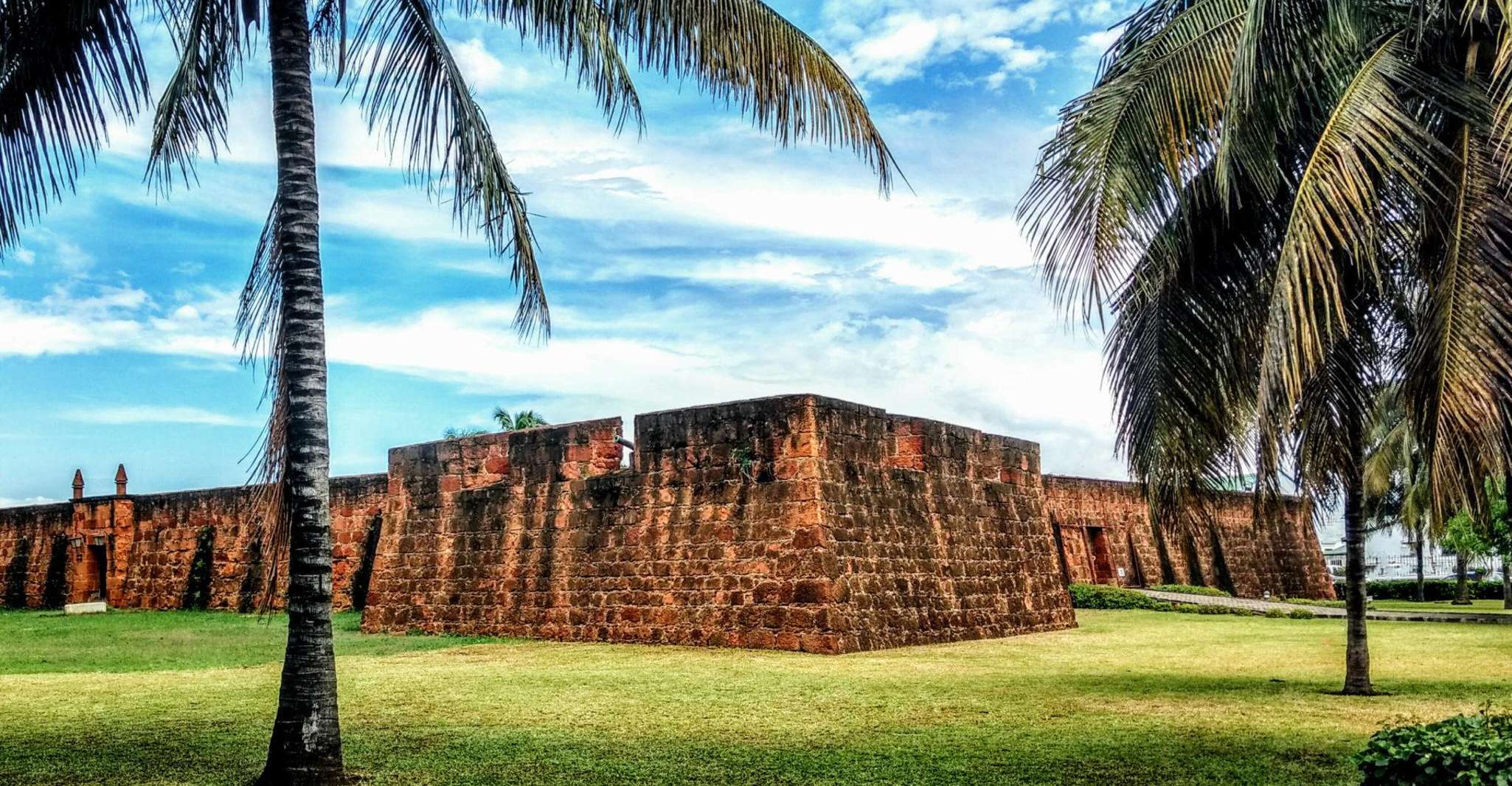 Walking Tour Inside Maputo Neighborhoods - Housity