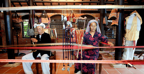 Hoi An: Walking Silk Village workshop and tailor experience