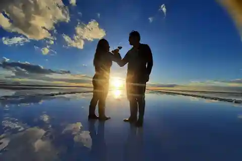 From Atacama: Uyuni tour by bus (Round trip)